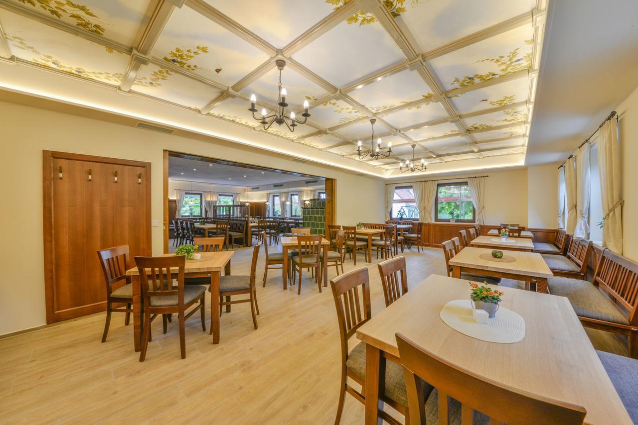 Hotel Gasthof Hainzinger Einsbach ภายนอก รูปภาพ