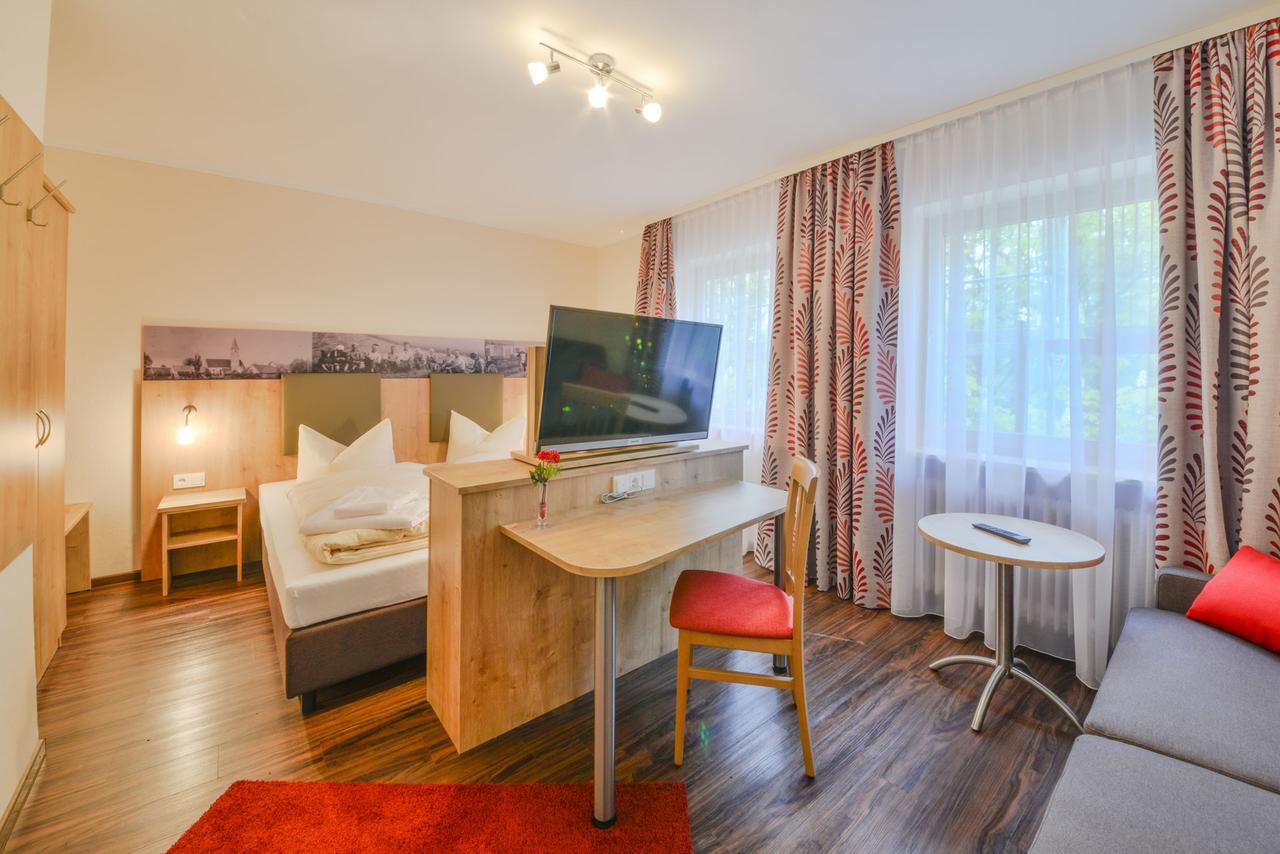 Hotel Gasthof Hainzinger Einsbach ภายนอก รูปภาพ