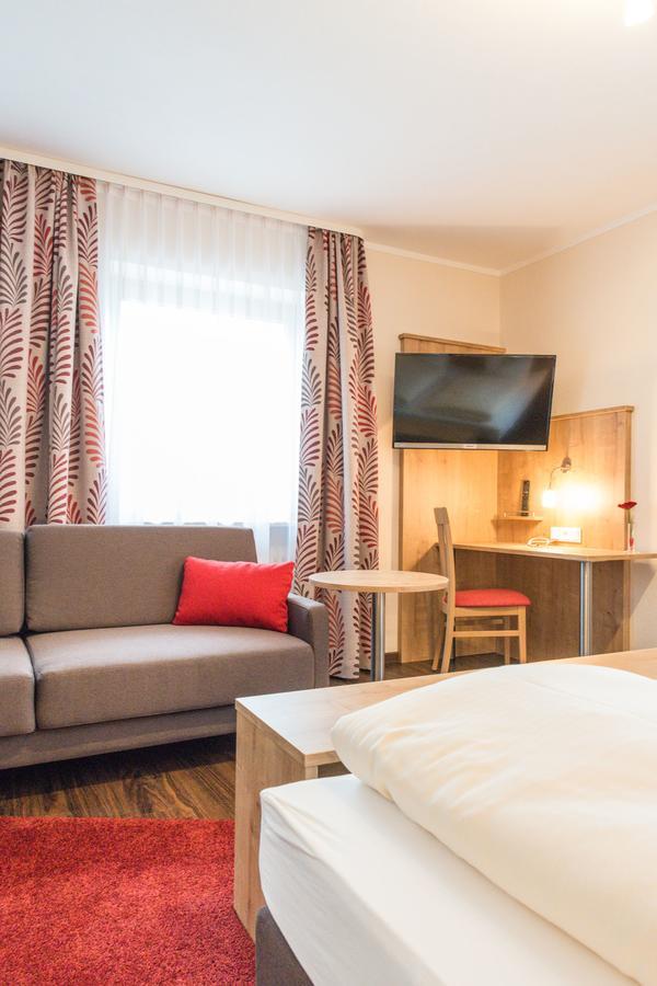 Hotel Gasthof Hainzinger Einsbach ภายนอก รูปภาพ
